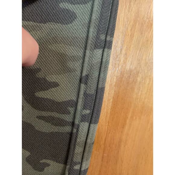 Spanx Capri Legging Camo Green Print Women's Size Medium Workout - Picture 4 of 7